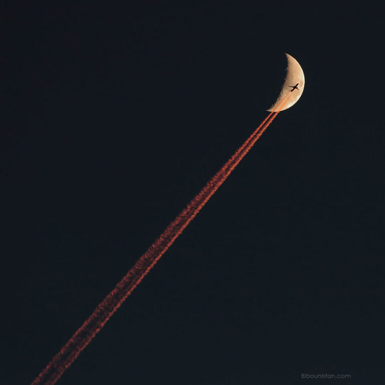PlaneTrailMoon Staiger